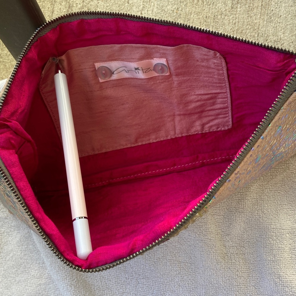 VGU Anita🌸Pink🎀Textured Clutch/Wristlet w/Beaded Zipper Pull & 2 Inside Pockets - Picture 2 of 16